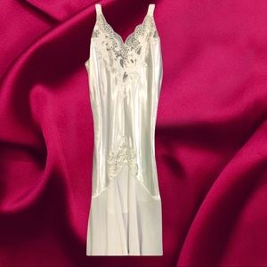 Vintage Natori white negligee, worn once, sz S, mid length, well-preserved